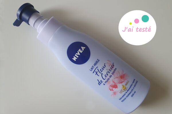 Test lait huile à la fleur de cerisier & à l'huile de Jojoba de Nivea